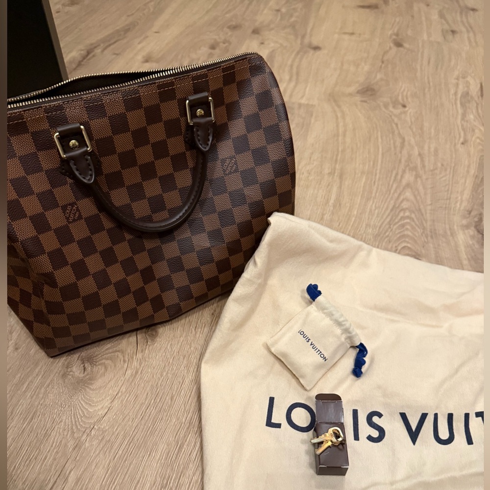 LV Damier Speedy